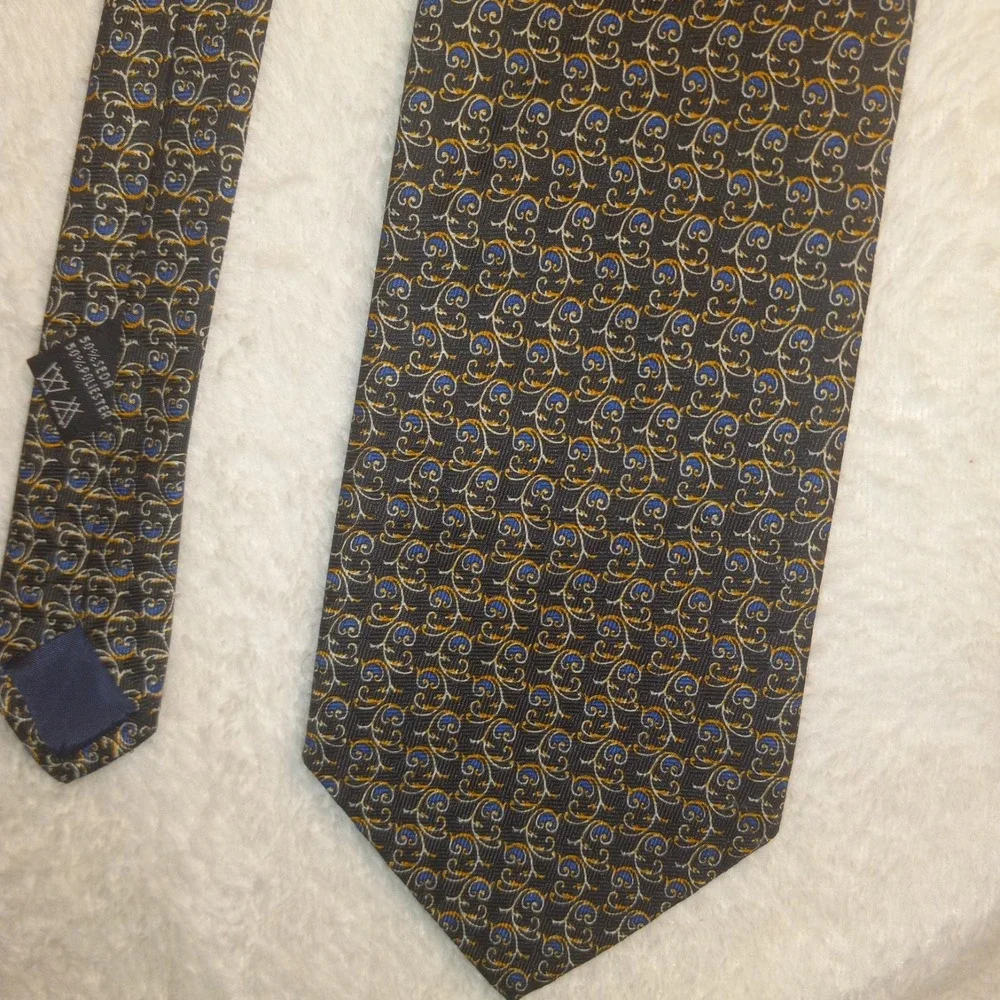 ANDRE' FRANCOIS of PARIS 50% POLY AND 50% SILK GEOMETRIC DESIGN BLACK AND ART